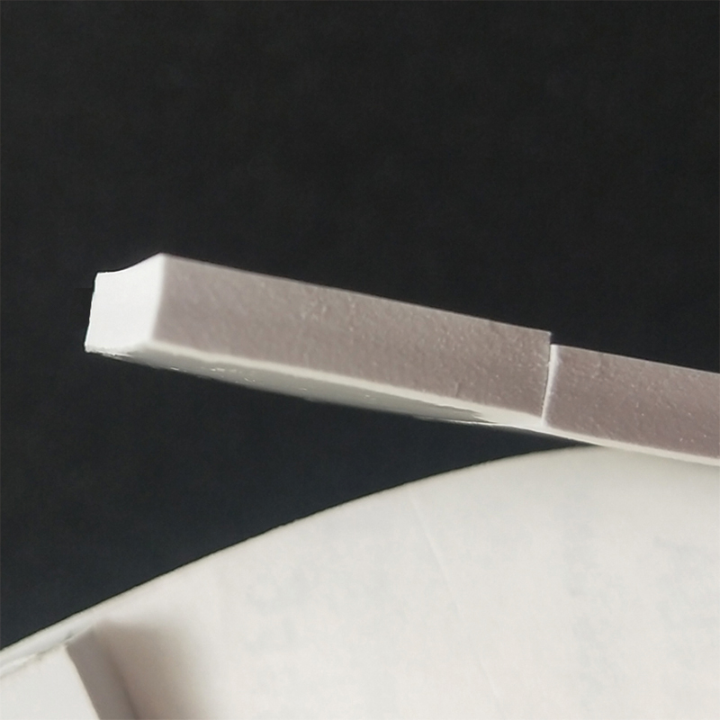 Milieuvriendelijke warmtegeleidende siliconenplaat, grijs-witte koellichaam met enkele achterkant, schokabsorberende en geluiddichte siliconenplaat, kan worden gestanst